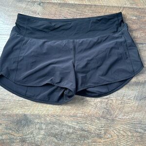 Black speedy lululemon 4” shorts